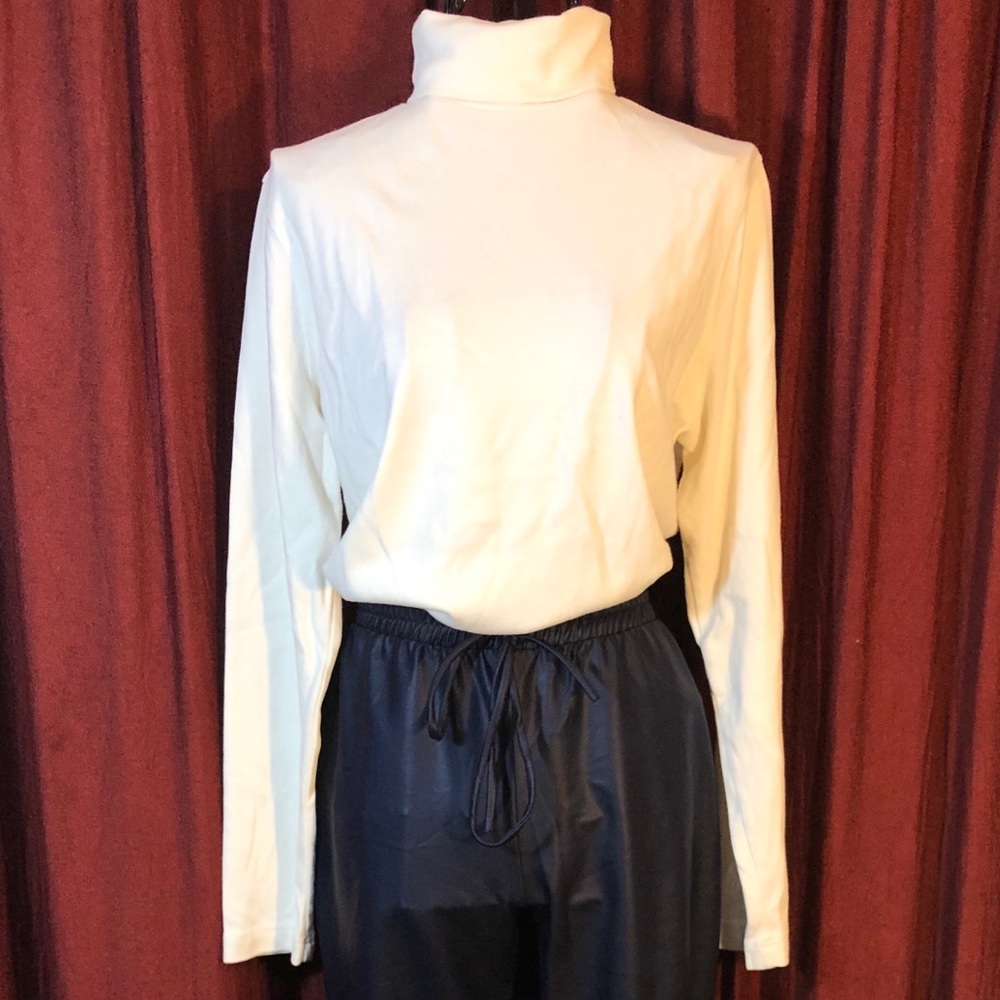 Croft & Borrow White Long Sleeve Turtleneck